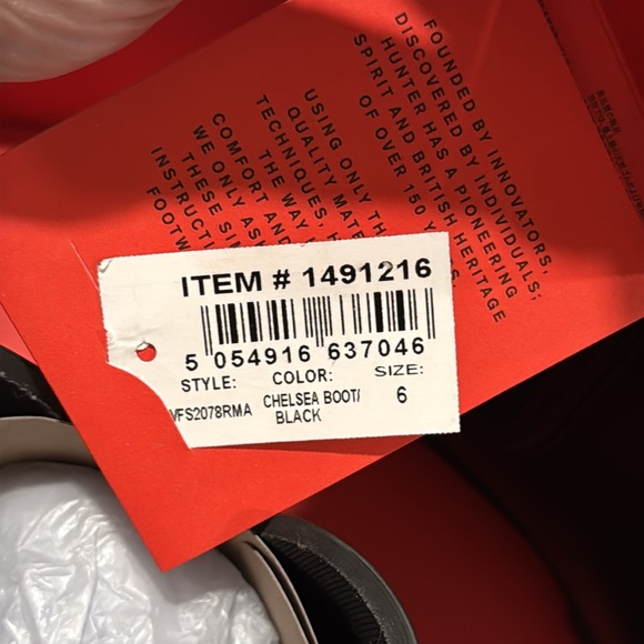 Hunter, NIB ✨ black Chelsea boot, ladies size 6 - Picture 3 of 8